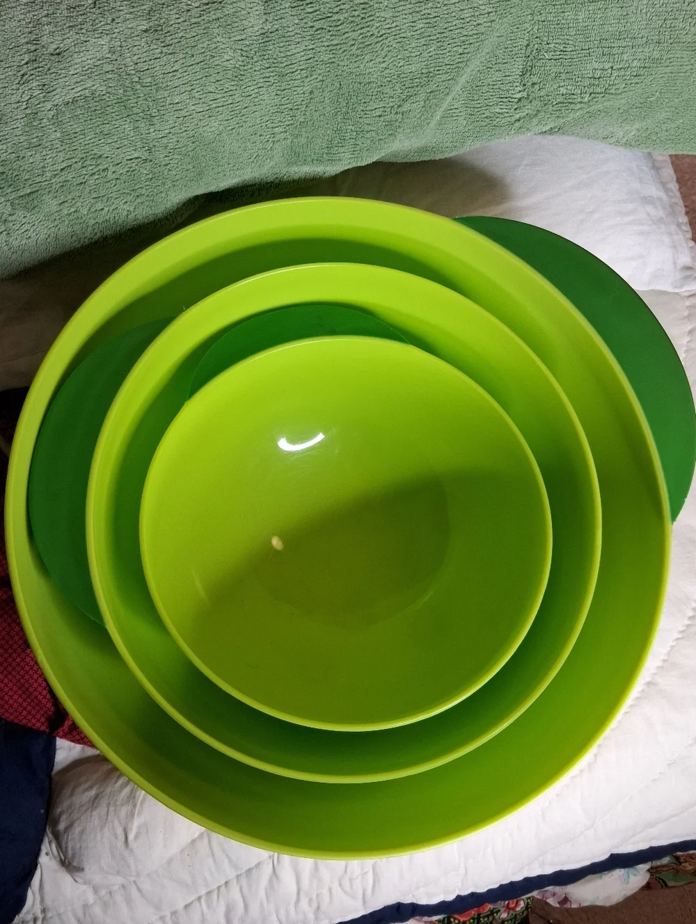 Bright Green Turtle Non-skid Nested Mixing Bowls - Set of 3